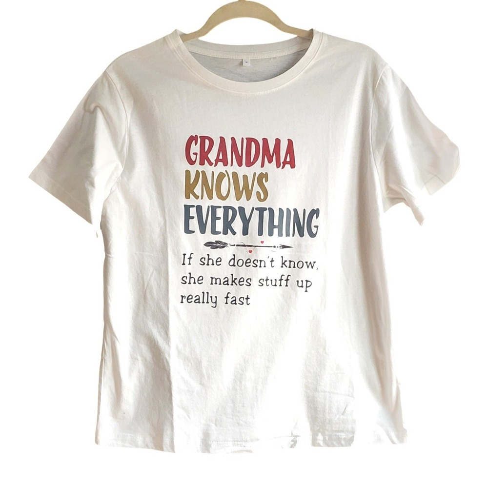 Grandma Slogan Graphic Tee Women Size M White "Grandma Knows Everything"